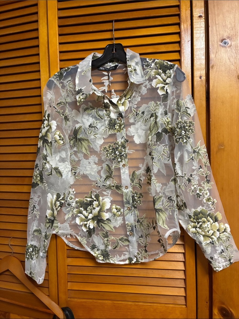 Zara Sheer Floral Button-Down Shirt - Olive & White length 25”pit to pit 19”